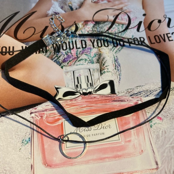 Black Velvet Choker - Picture 2 of 2